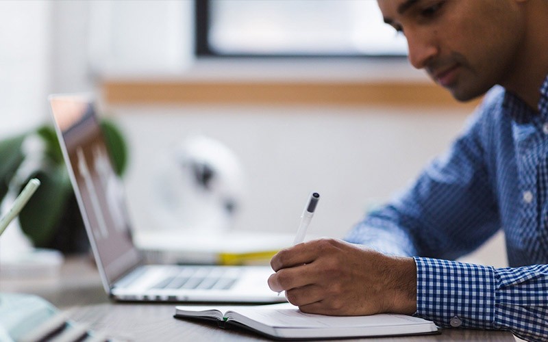Apple iPad family Apple iPad Pro family with Apple Pencil and keyboard folio